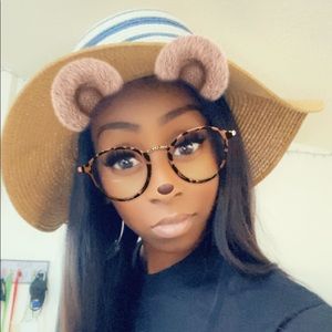 Meet your Posher, Heysha